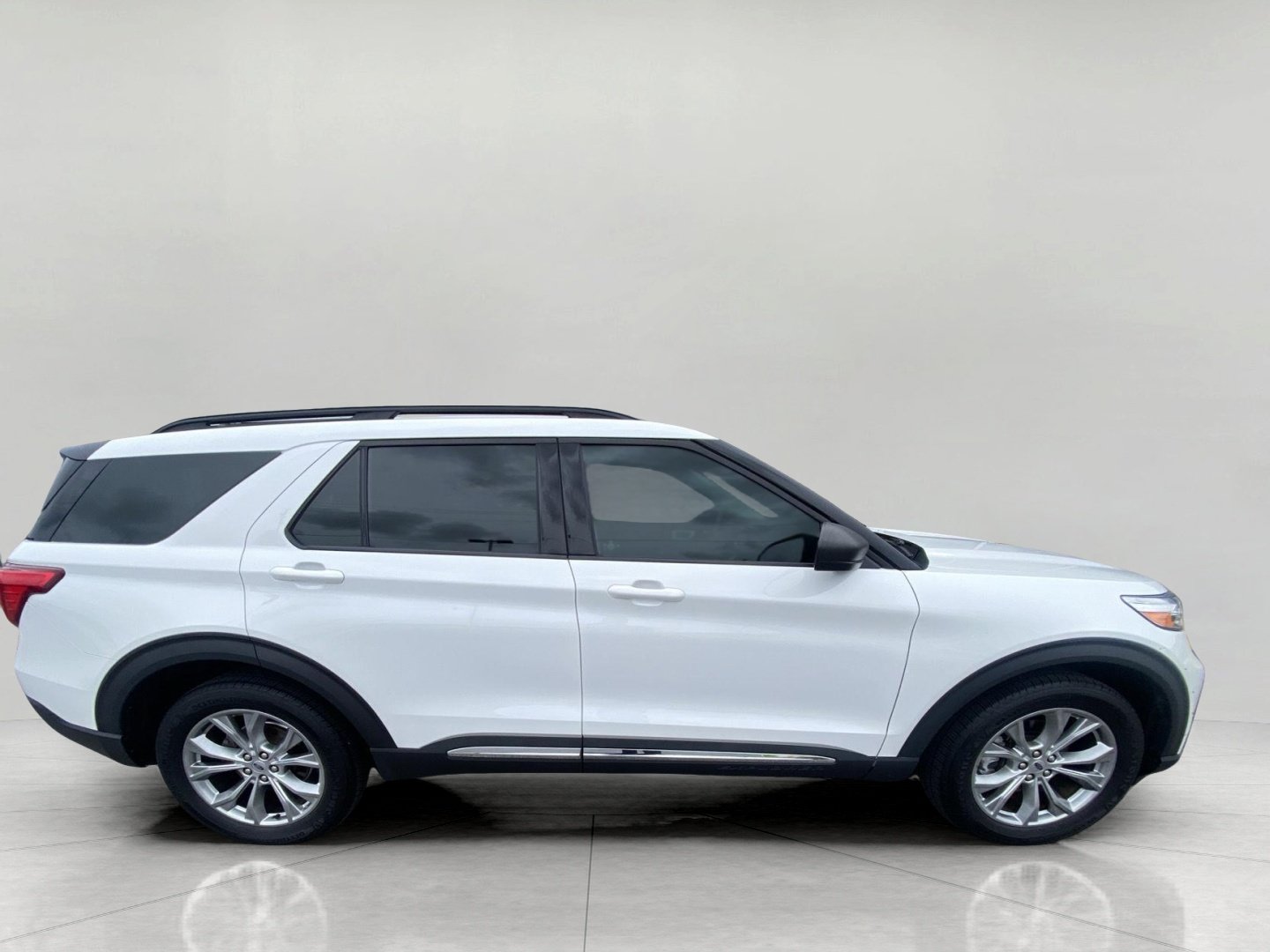 Certified 2020 Ford Explorer XLT w/ Equipment Group 202A AWD/4WD image 7