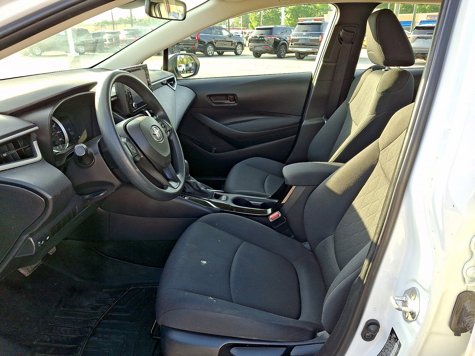 Used 2022 Toyota Corolla LE FWD image 12