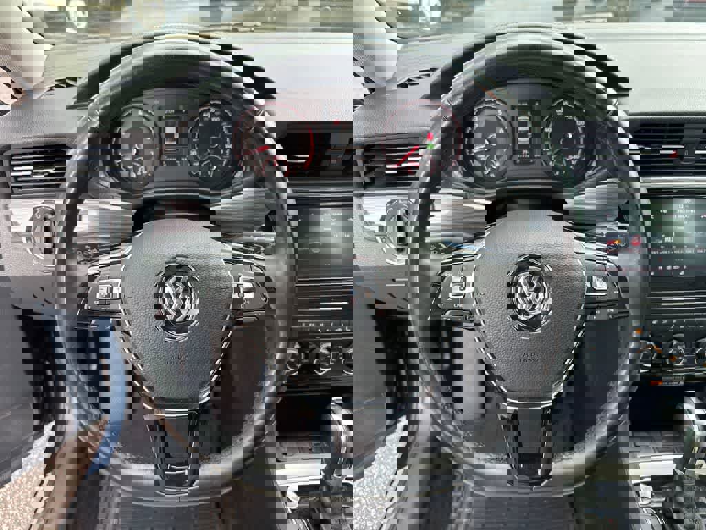 Used 2020 Volkswagen Passat 2.0T R-Line image 21