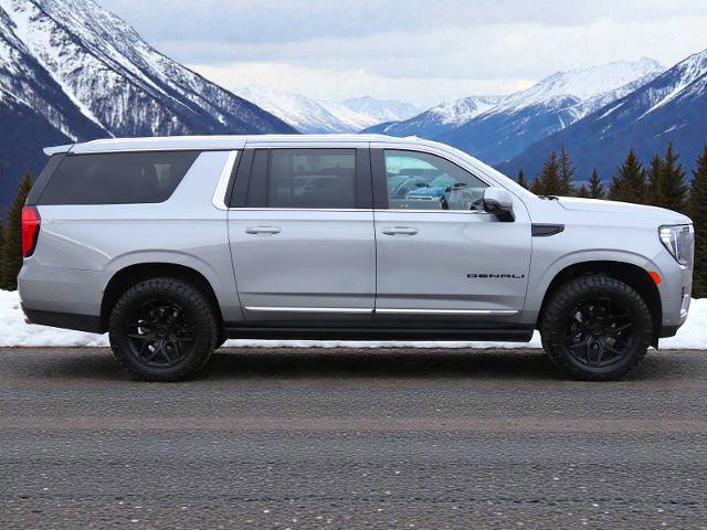 Used 2023 GMC Yukon XL Denali w/ Denali Reserve Package image 2