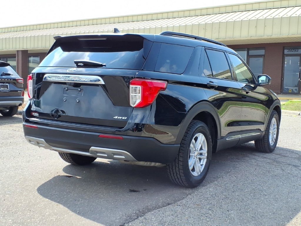 Certified 2023 Ford Explorer XLT w/ Equipment Group 202A AWD/4WD image 5