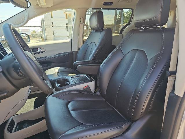 Used 2024 Chrysler Pacifica Touring-L FWD image 15