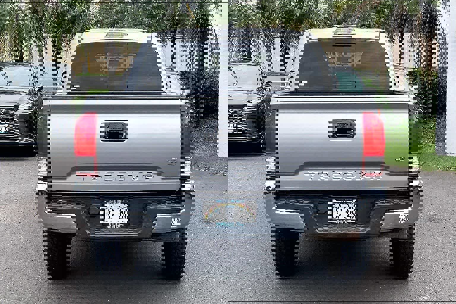 Used 2017 Toyota Tacoma SR5 RWD image 2