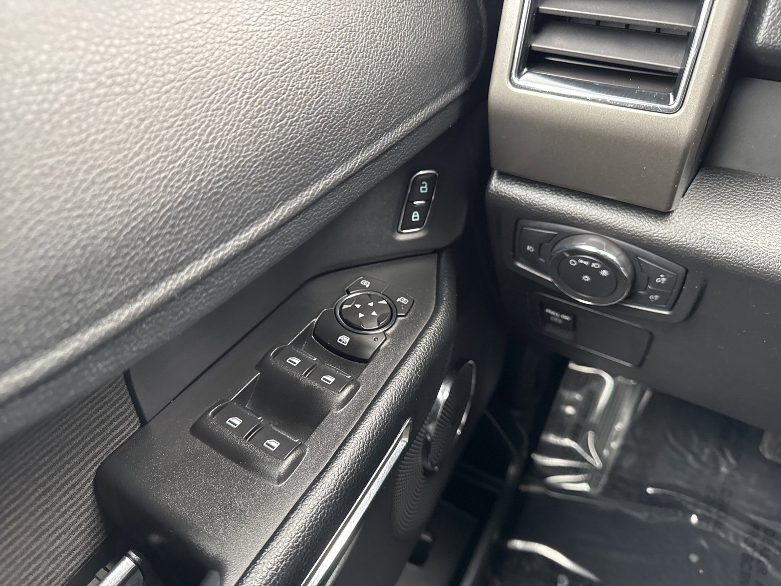 Certified 2021 Ford Expedition XLT image 36