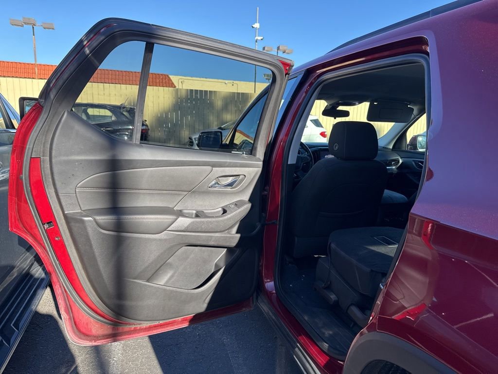 Used 2020 Chevrolet Traverse LT image 18