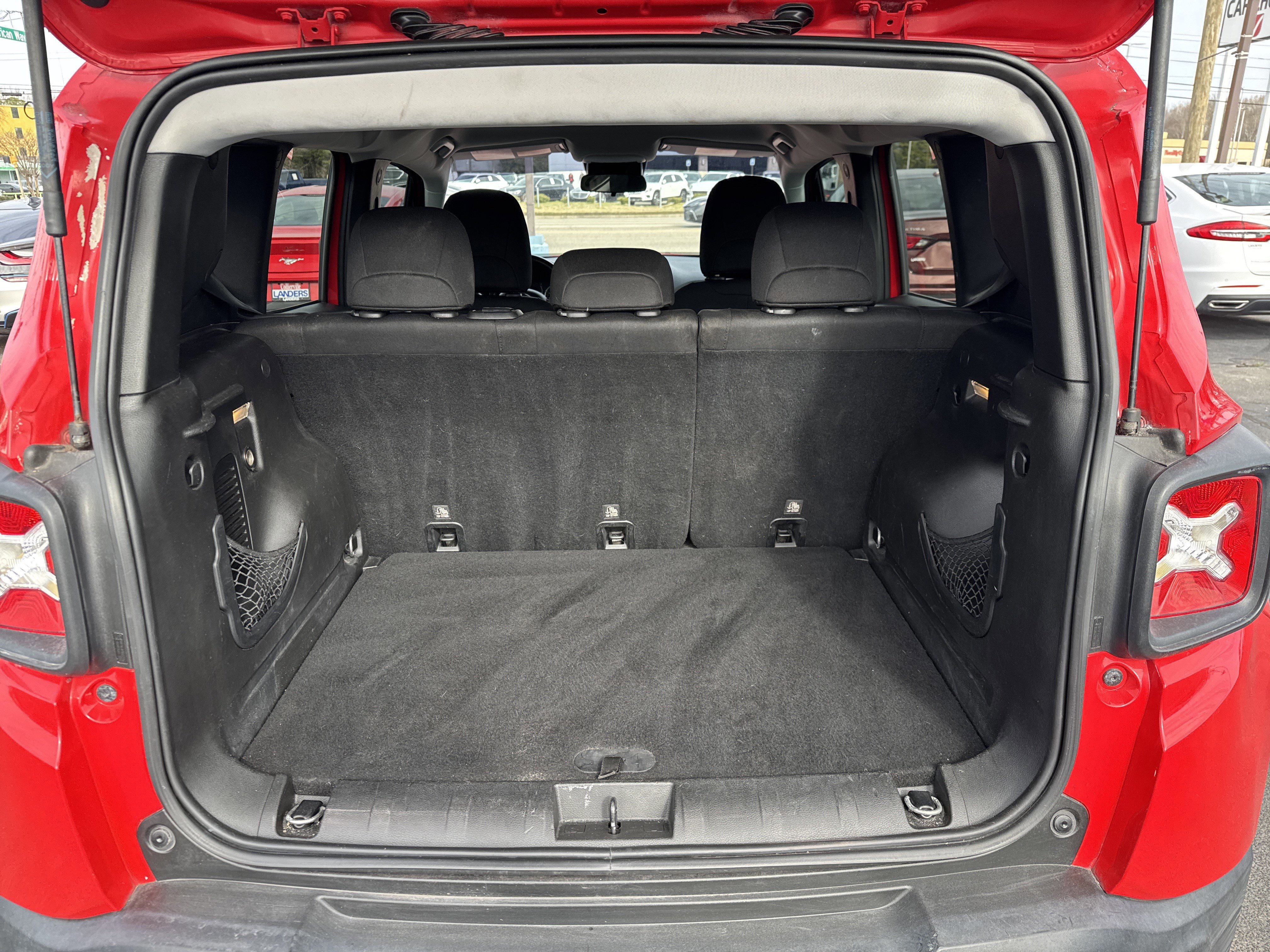 Used 2017 Jeep Renegade Latitude image 13