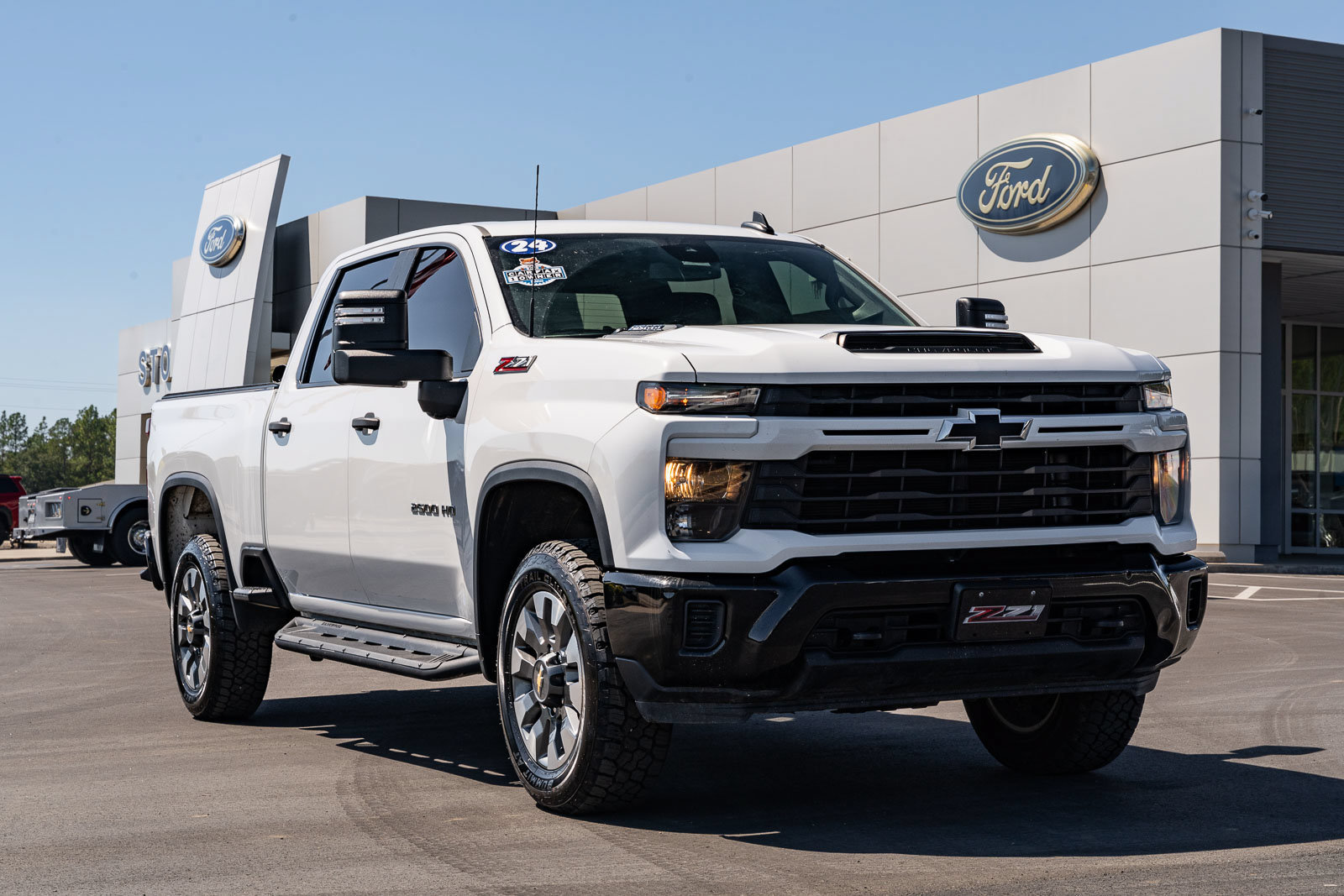 Used 2024 Chevrolet Silverado 2500 Custom w/ Custom Value Package AWD/4WD image 1