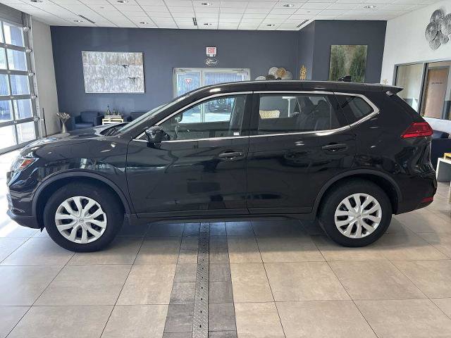 Used 2017 Nissan Rogue S image 2