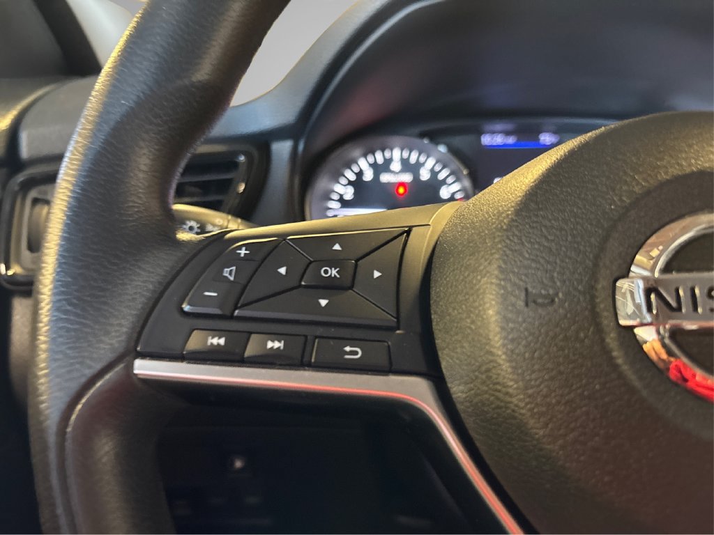 Used 2018 Nissan Rogue S AWD/4WD image 30