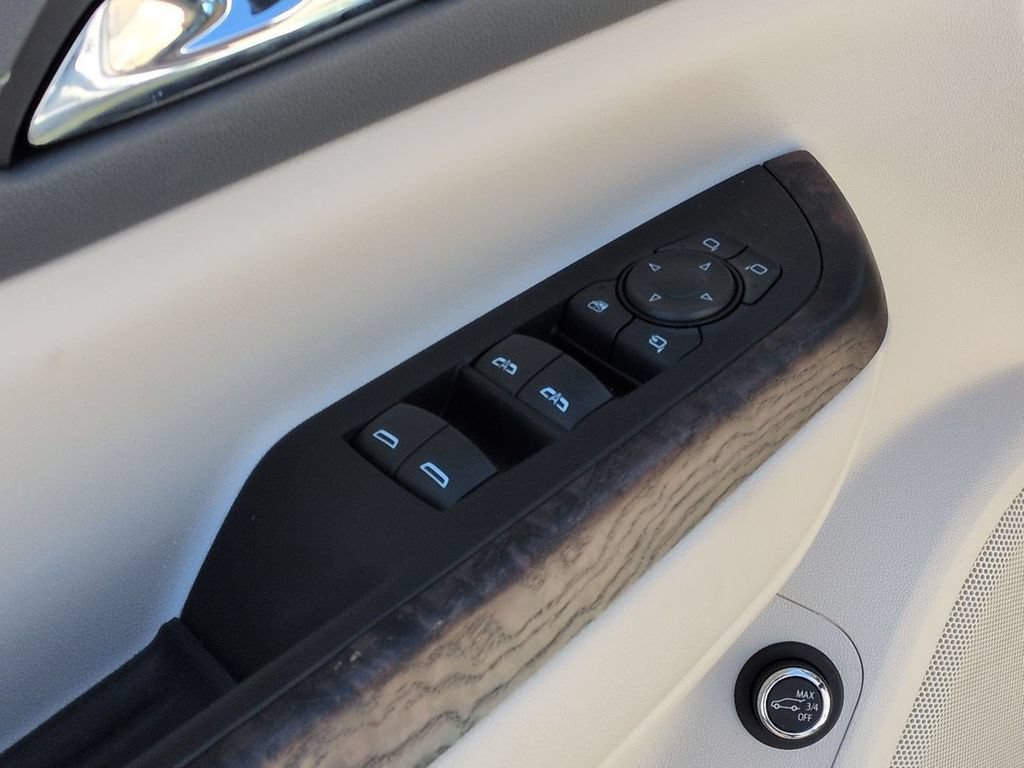 Used 2023 GMC Acadia Denali AWD/4WD image 10