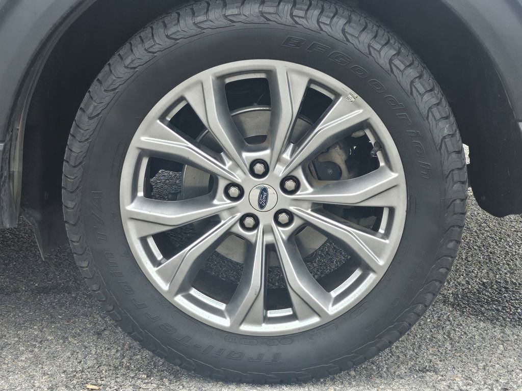 Certified 2022 Ford Explorer Limited AWD/4WD image 16