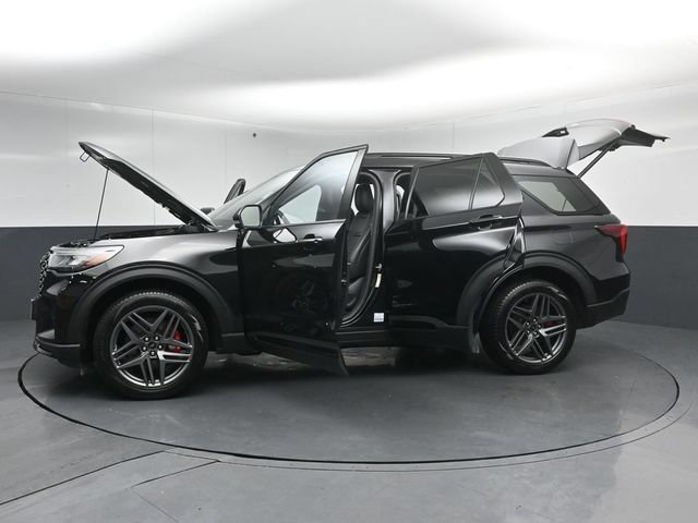 Certified 2025 Ford Explorer ST-Line w/ Premium Package AWD/4WD image 58