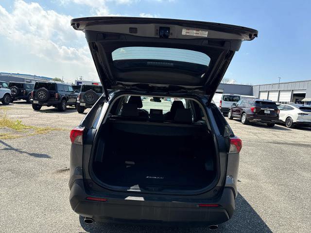 Used 2022 Toyota RAV4 XLE image 11