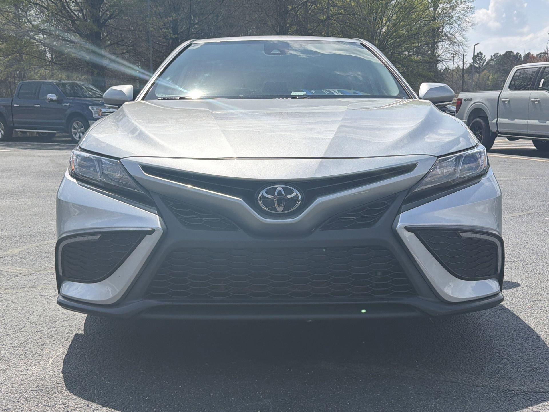 Used 2024 Toyota Camry SE w/ Convenience Package FWD image 5