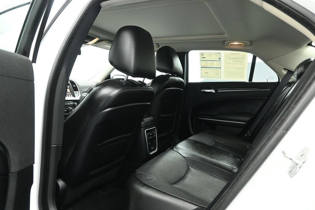 Used 2020 Chrysler 300 Limited AWD/4WD image 18