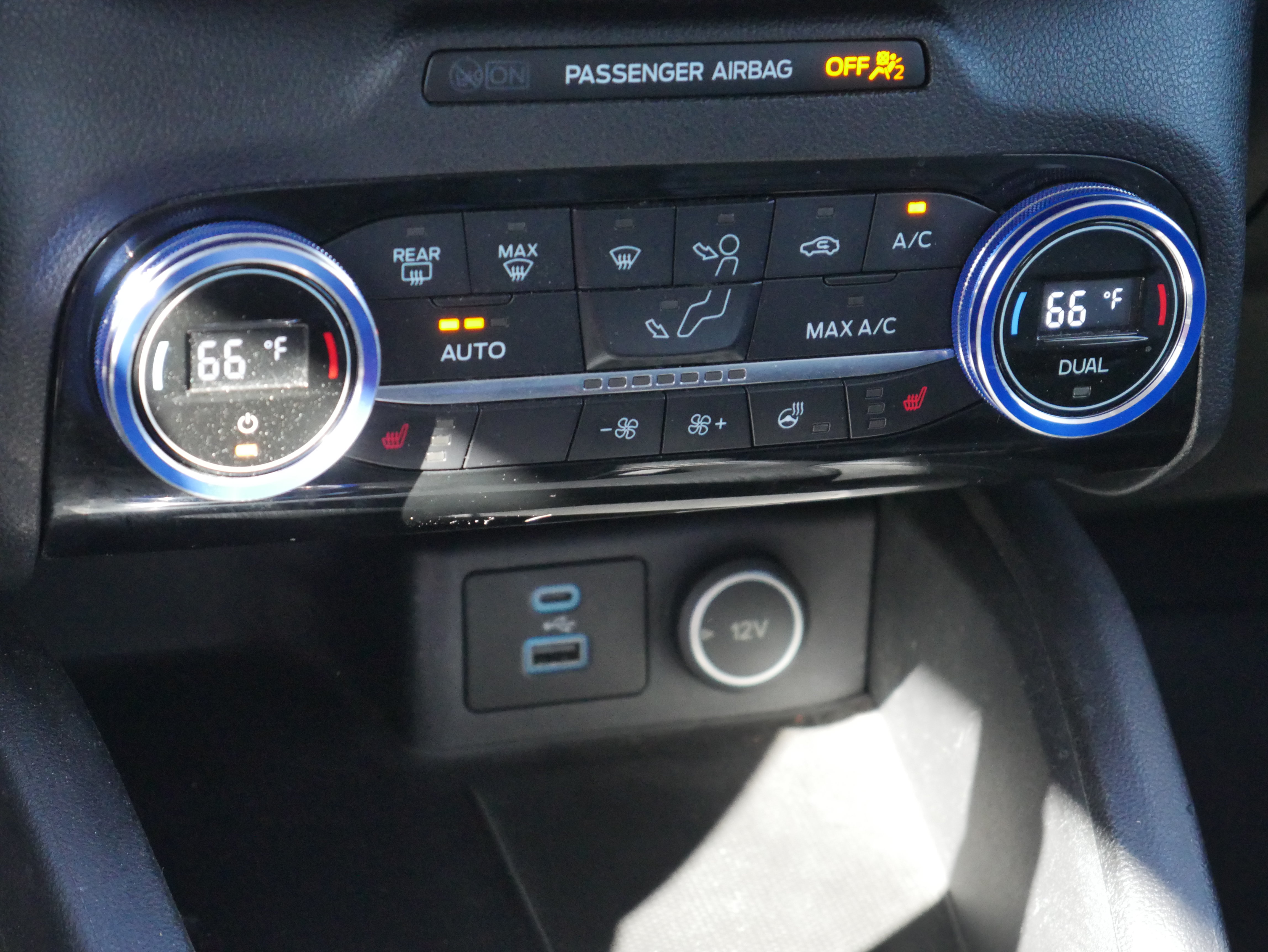 Certified 2021 Ford Escape Titanium AWD/4WD image 12