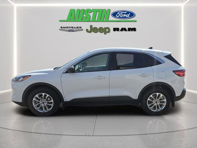 Certified 2022 Ford Escape SE w/ Cold Weather Package AWD/4WD image 2