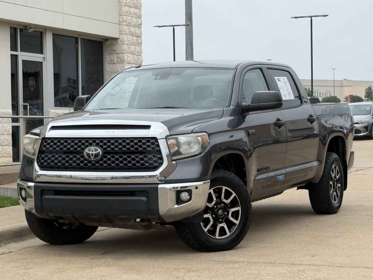 Used 2018 Toyota Tundra SR5 w/ SR5 Upgrade Package AWD/4WD image 2