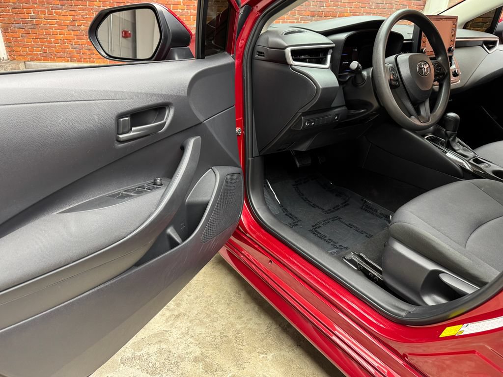 Used 2022 Toyota Corolla LE FWD image 9