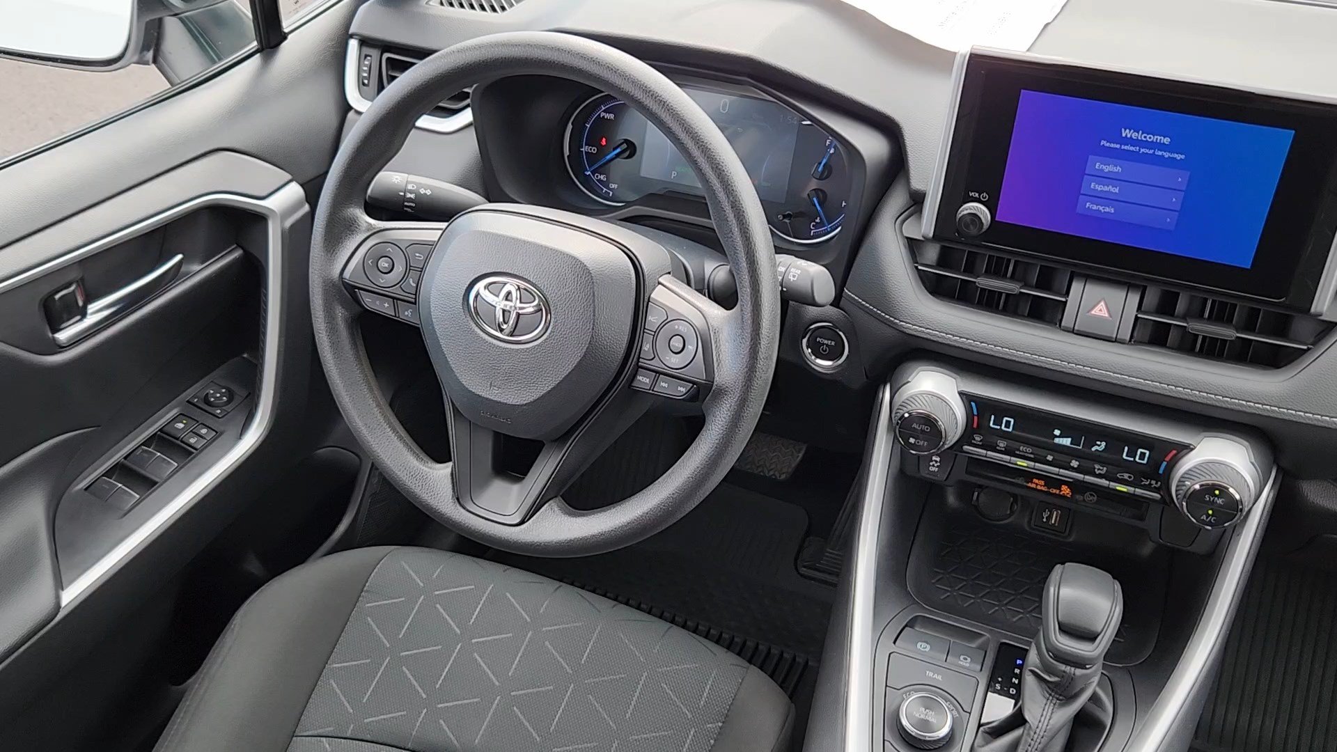 Used 2024 Toyota RAV4 XLE AWD/4WD image 6