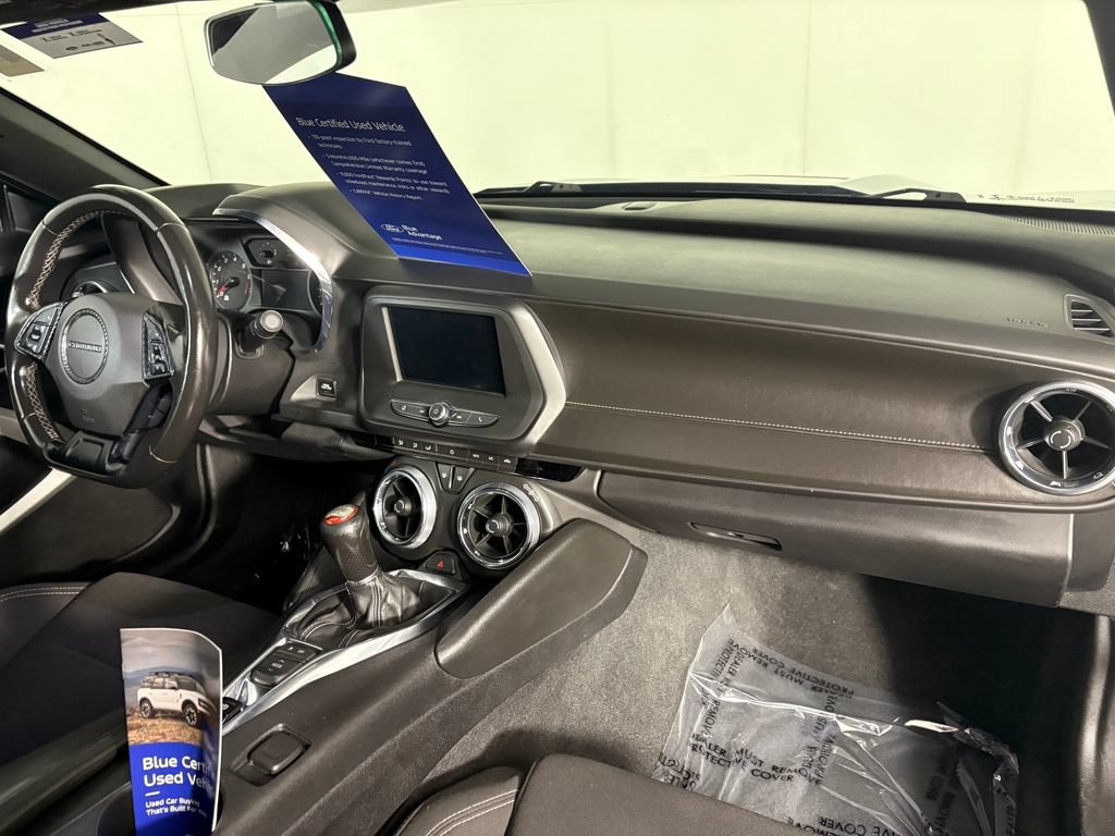 Used 2020 Chevrolet Camaro LT RWD image 31