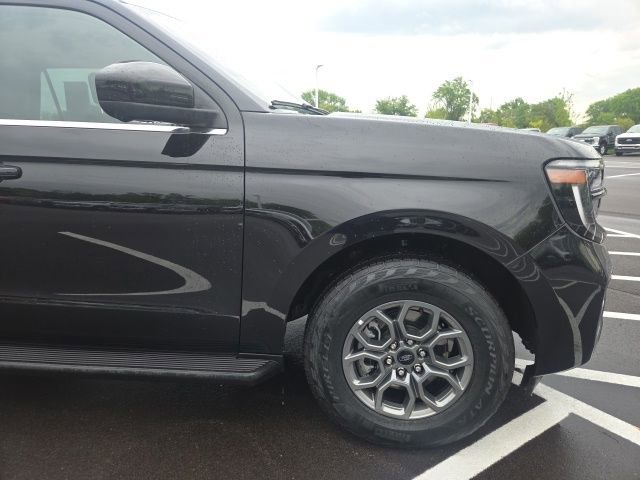 Certified 2025 Ford Expedition Active AWD/4WD image 4