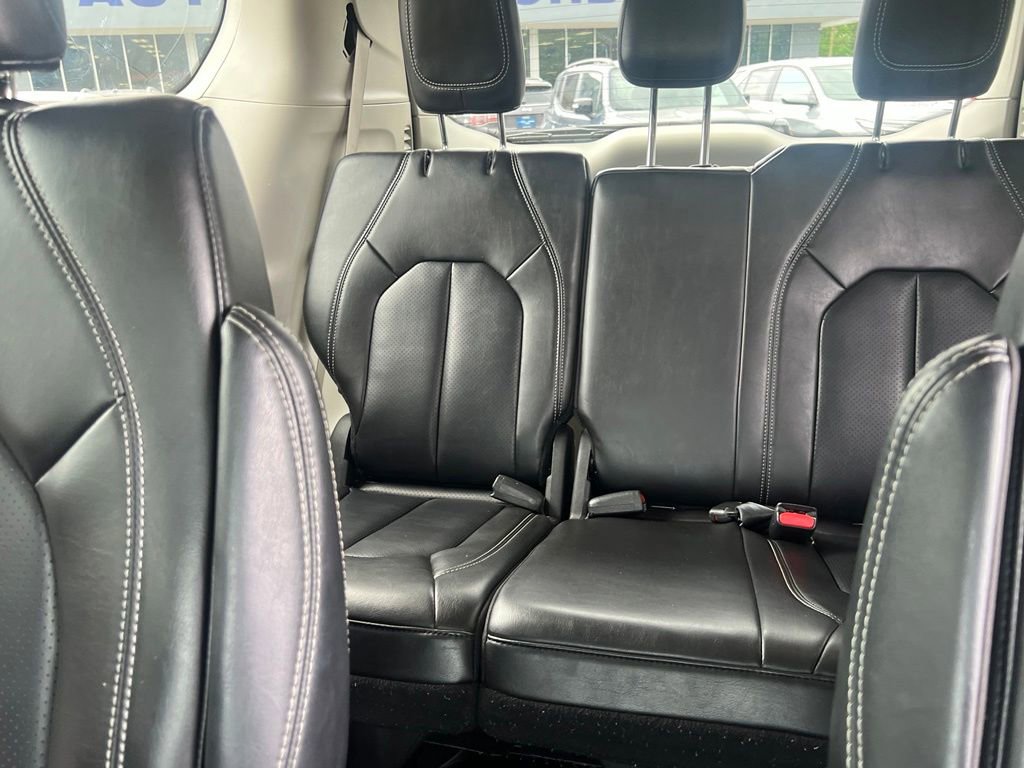 Used 2023 Chrysler Pacifica Touring-L FWD image 37
