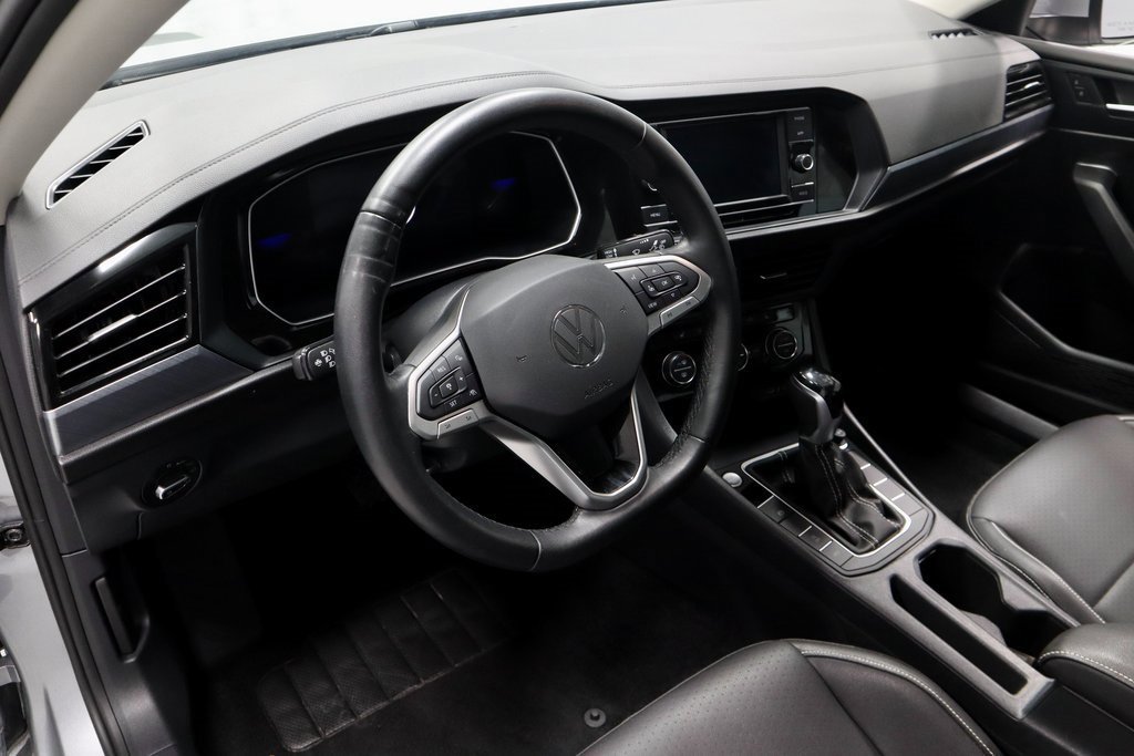 Used 2024 Volkswagen Jetta SE image 25