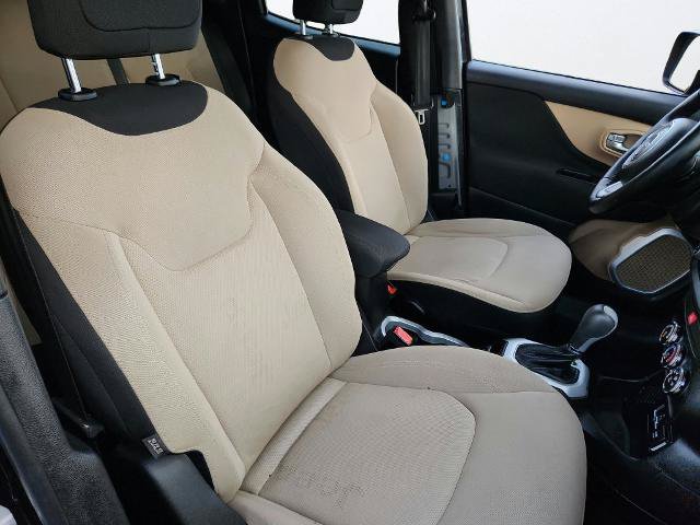Used 2017 Jeep Renegade Latitude FWD image 27