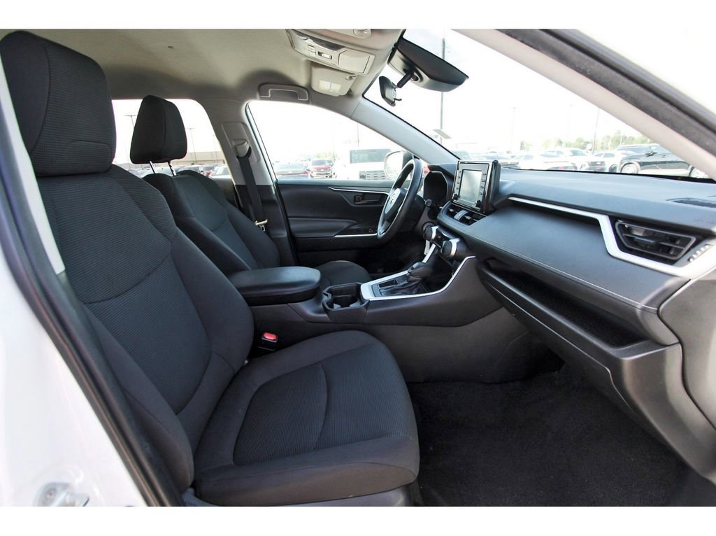 Used 2021 Toyota RAV4 LE FWD image 28