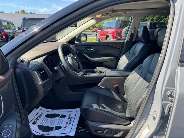 Used 2022 Nissan Rogue Platinum w/ Head-Up Display Package AWD/4WD image 10