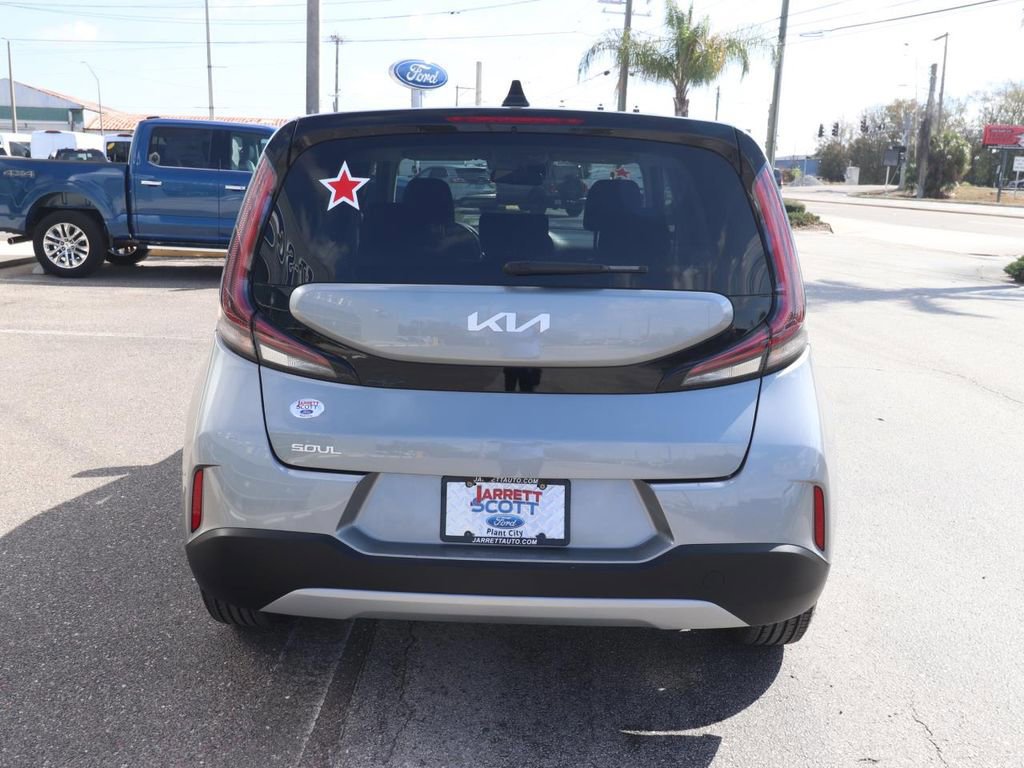 Used 2025 Kia Soul LX w/ LX Technology Package image 4