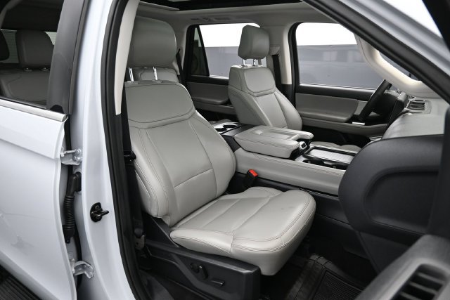 Certified 2025 Ford Expedition Active AWD/4WD image 32