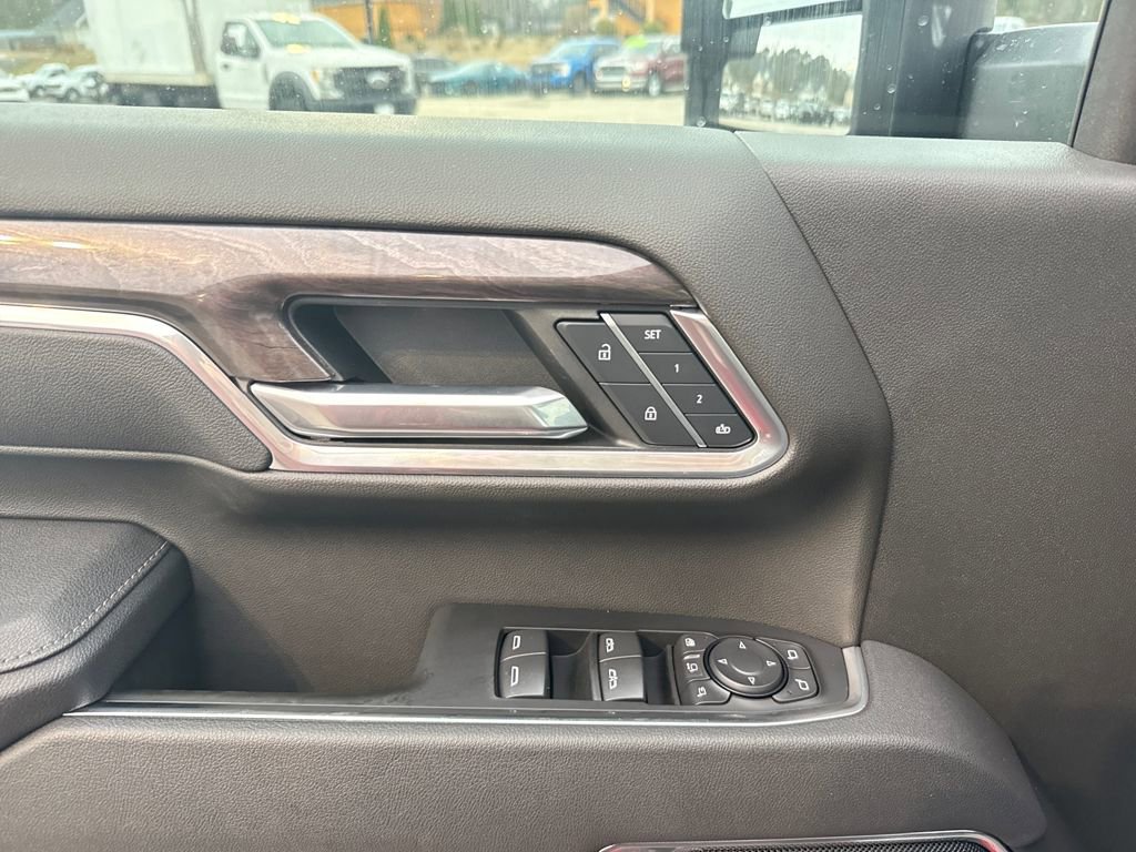 Used 2025 Chevrolet Silverado 2500 LTZ w/ LTZ Plus Package image 16
