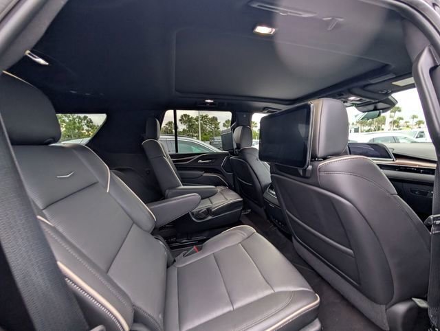 Used 2024 Cadillac Escalade Premium Luxury image 13