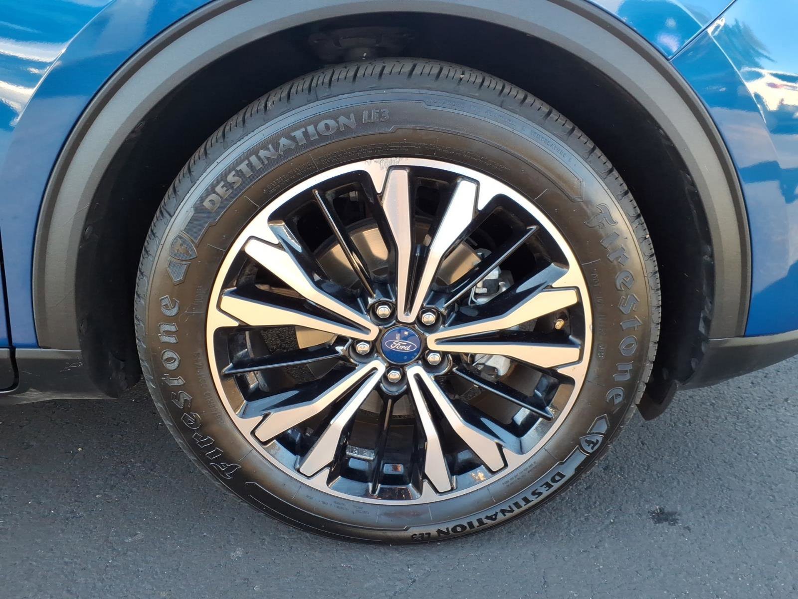 Certified 2022 Ford Escape SE w/ SE Sport Appearance Package image 9