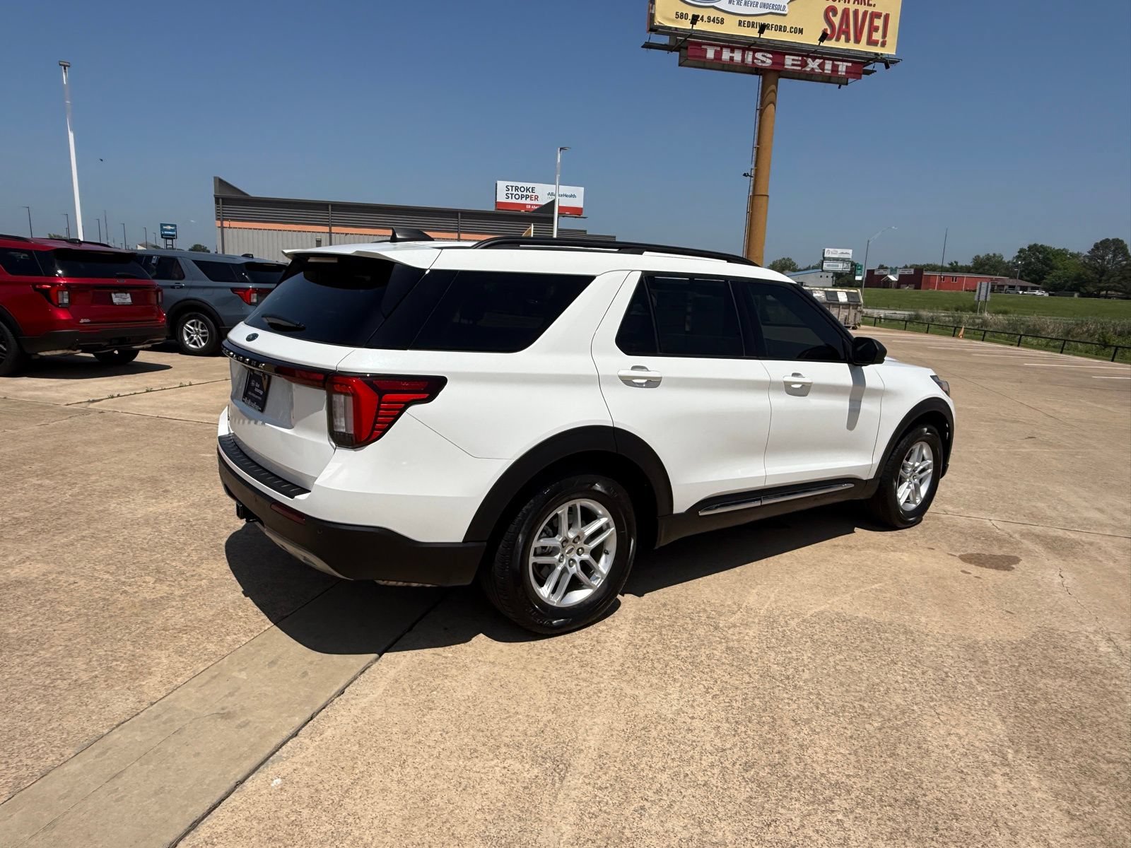 Certified 2025 Ford Explorer Active w/ Active Comfort Package RWD image 5