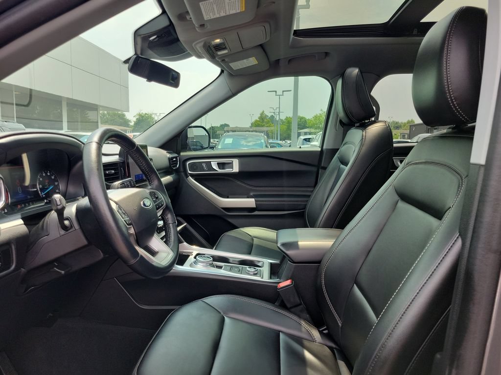 Certified 2023 Ford Explorer XLT w/ Equipment Group 202A AWD/4WD image 18