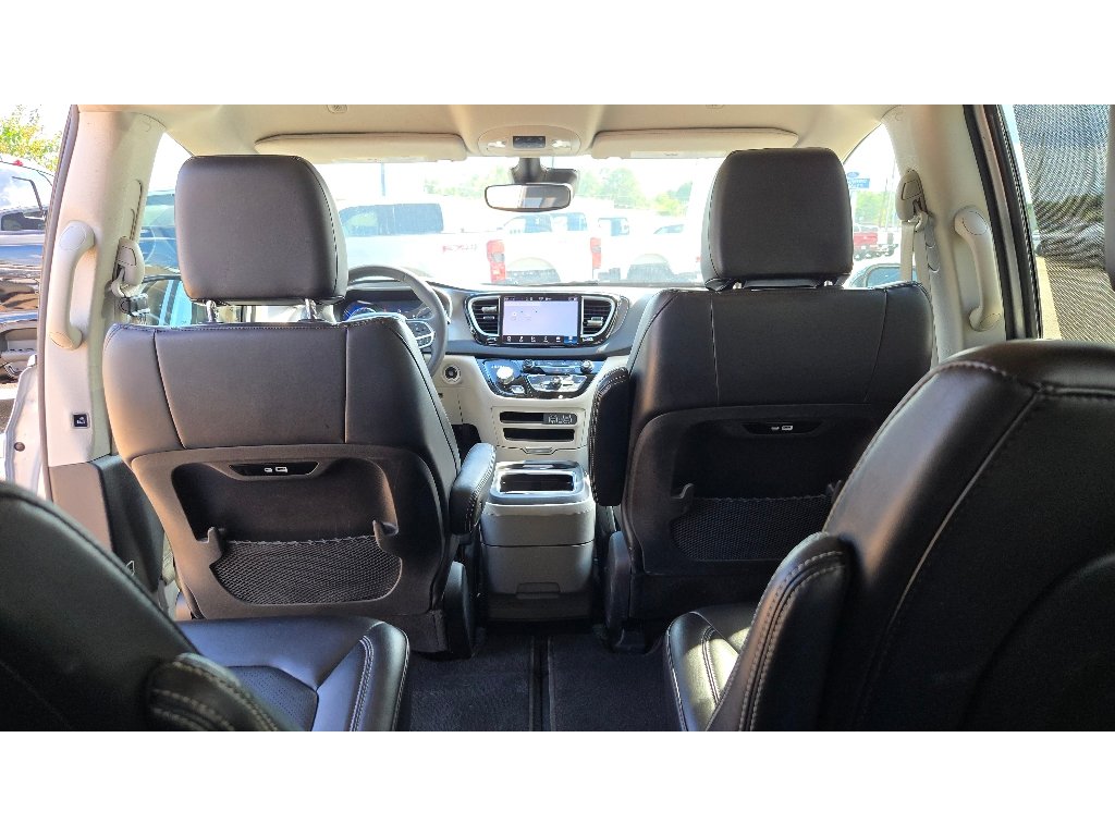 Used 2024 Chrysler Pacifica Touring-L FWD image 17