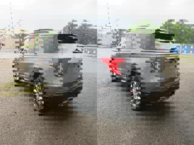 Certified 2022 Ford Explorer XLT w/ Equipment Group 202A image 5