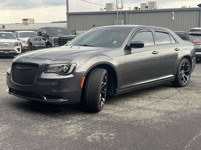 Used 2019 Chrysler 300 Touring w/ Sport Appearance Package RWD image 8