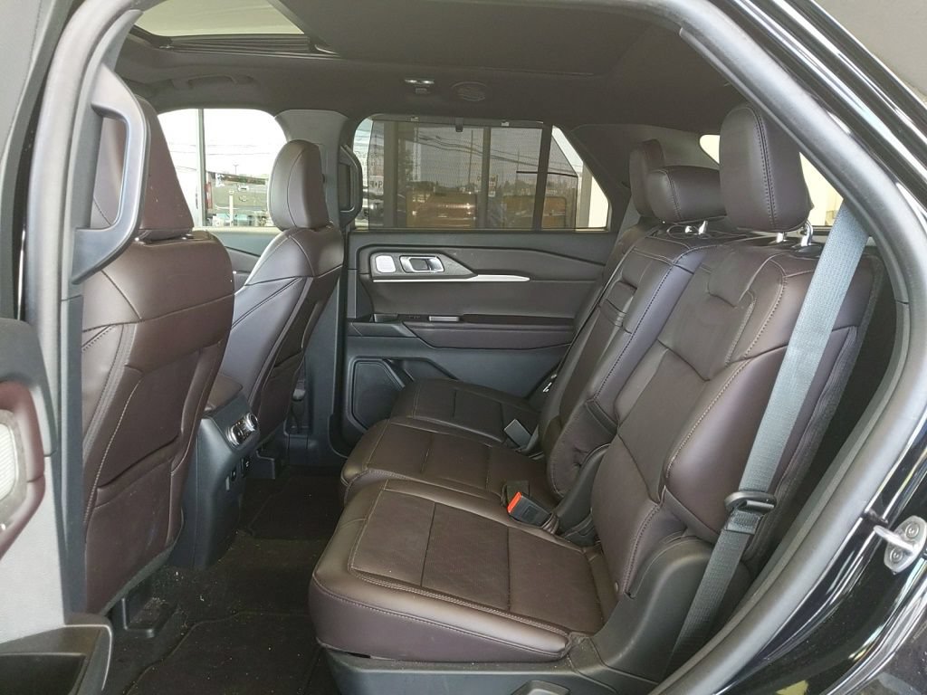 Certified 2025 Ford Explorer Platinum AWD/4WD image 15