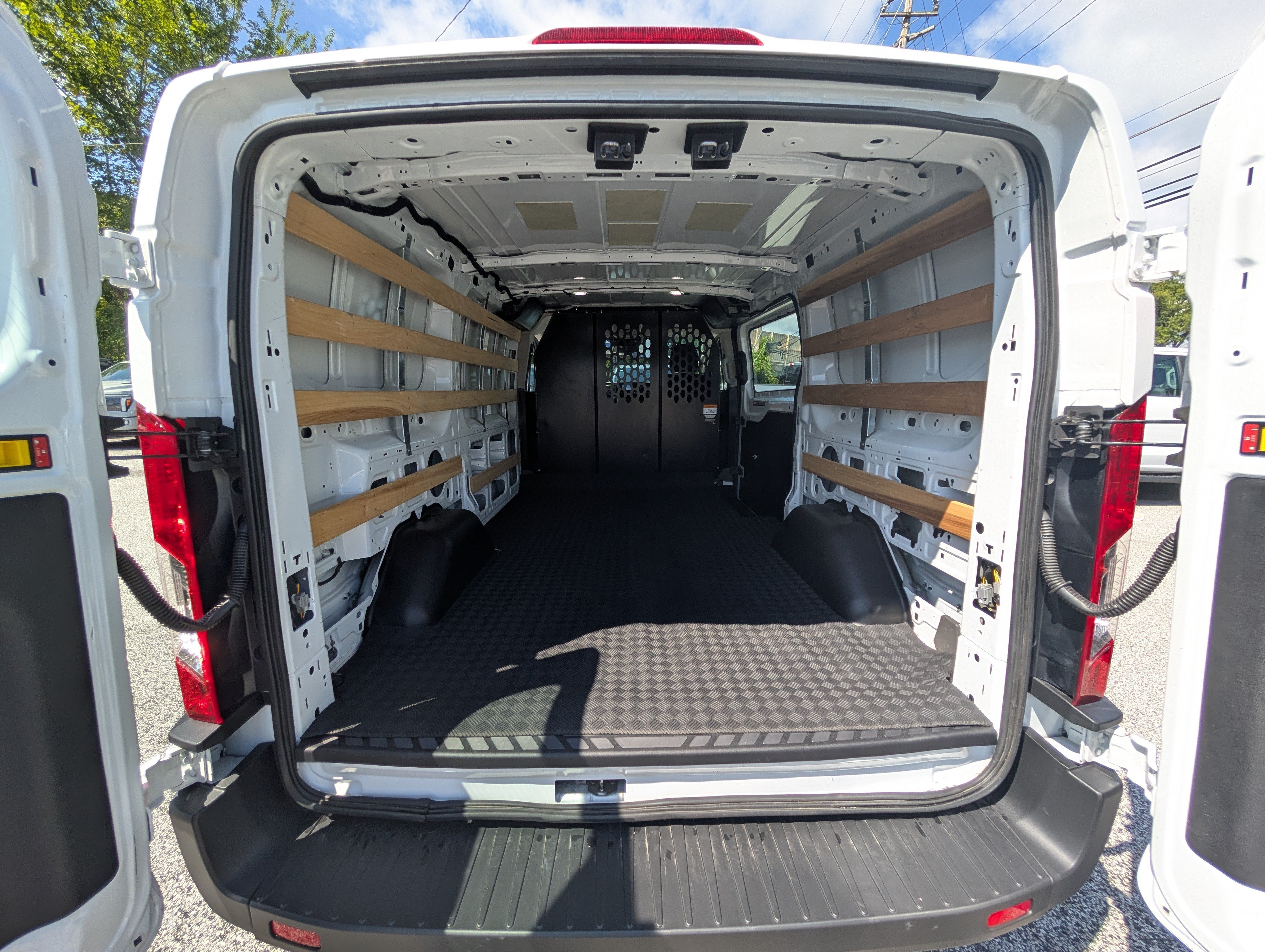 Certified 2025 Ford Transit 250 Low Roof w/ Exterior Upgrade Package RWD image 15