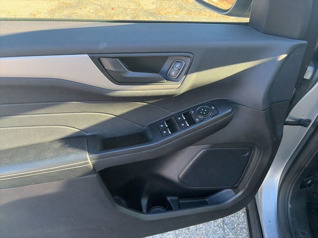 Certified 2022 Ford Escape SE w/ Cold Weather Package image 11