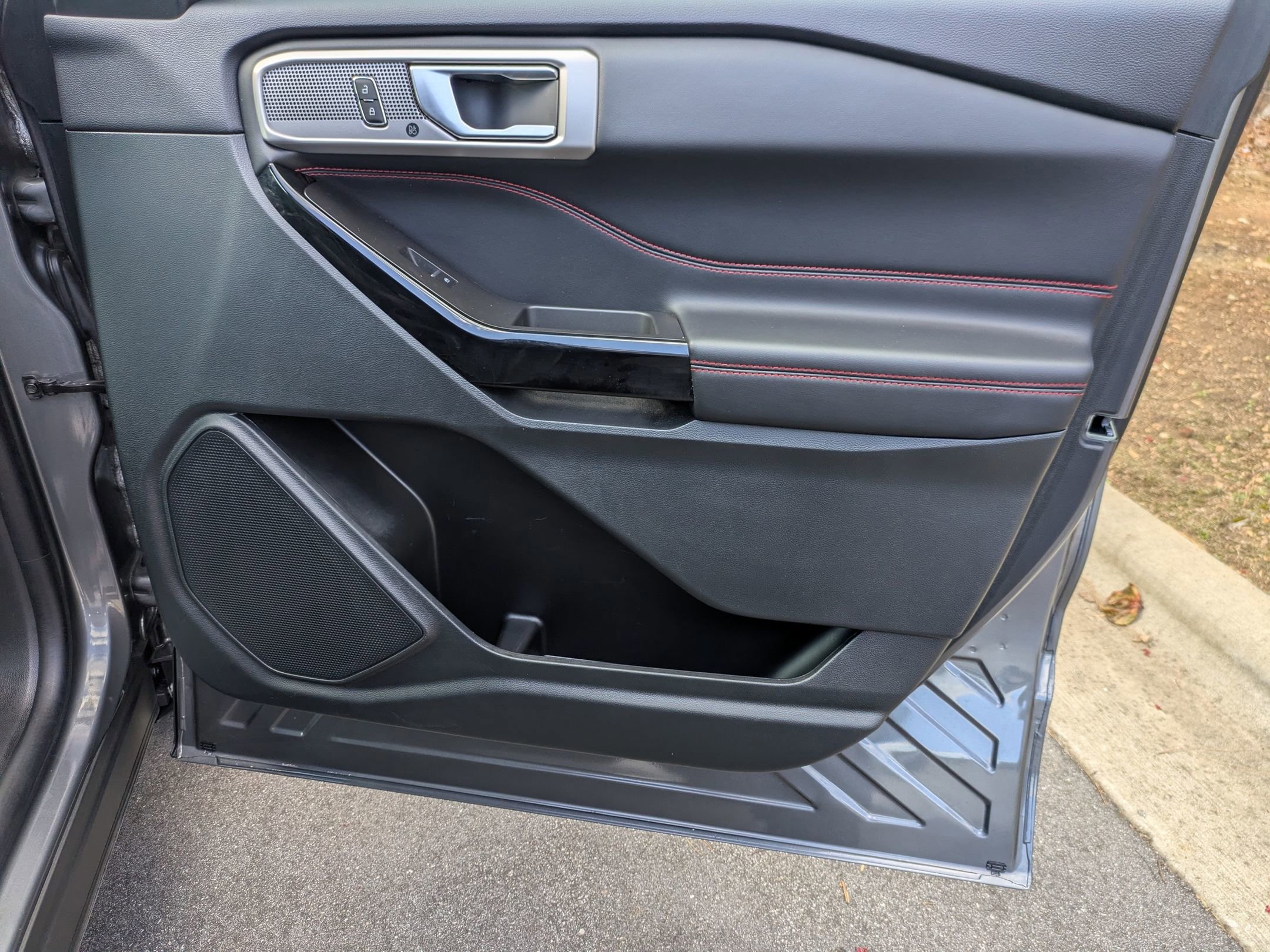 Certified 2024 Ford Explorer ST-Line w/ Class IV Trailer Tow Package image 39