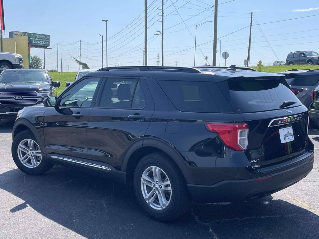 Certified 2023 Ford Explorer XLT RWD image 5