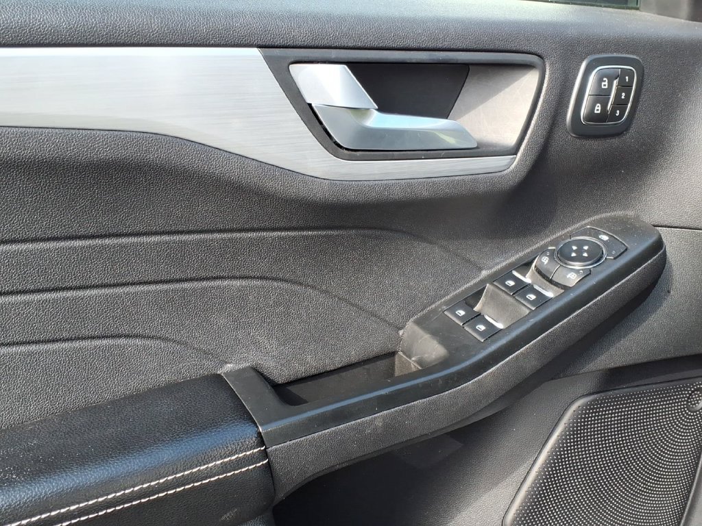 Certified 2025 Ford Escape Platinum AWD/4WD image 15