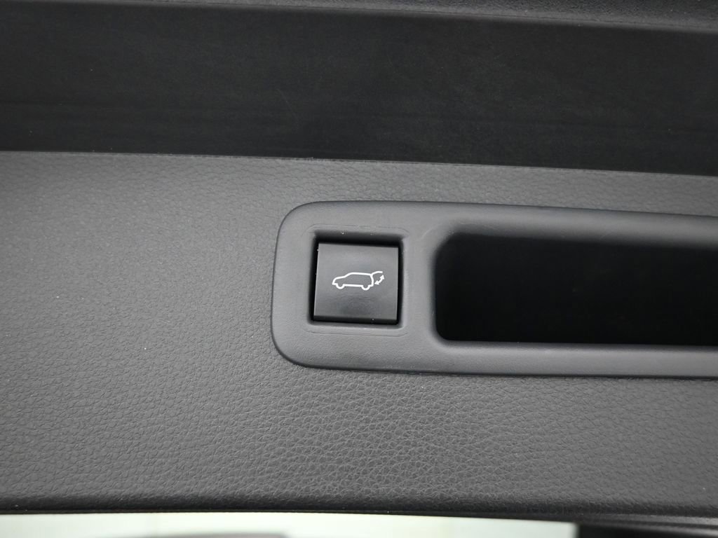 Used 2024 Toyota Highlander LE image 56