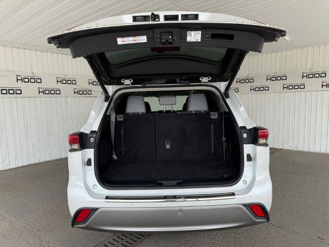 Used 2023 Toyota Highlander Platinum FWD image 31