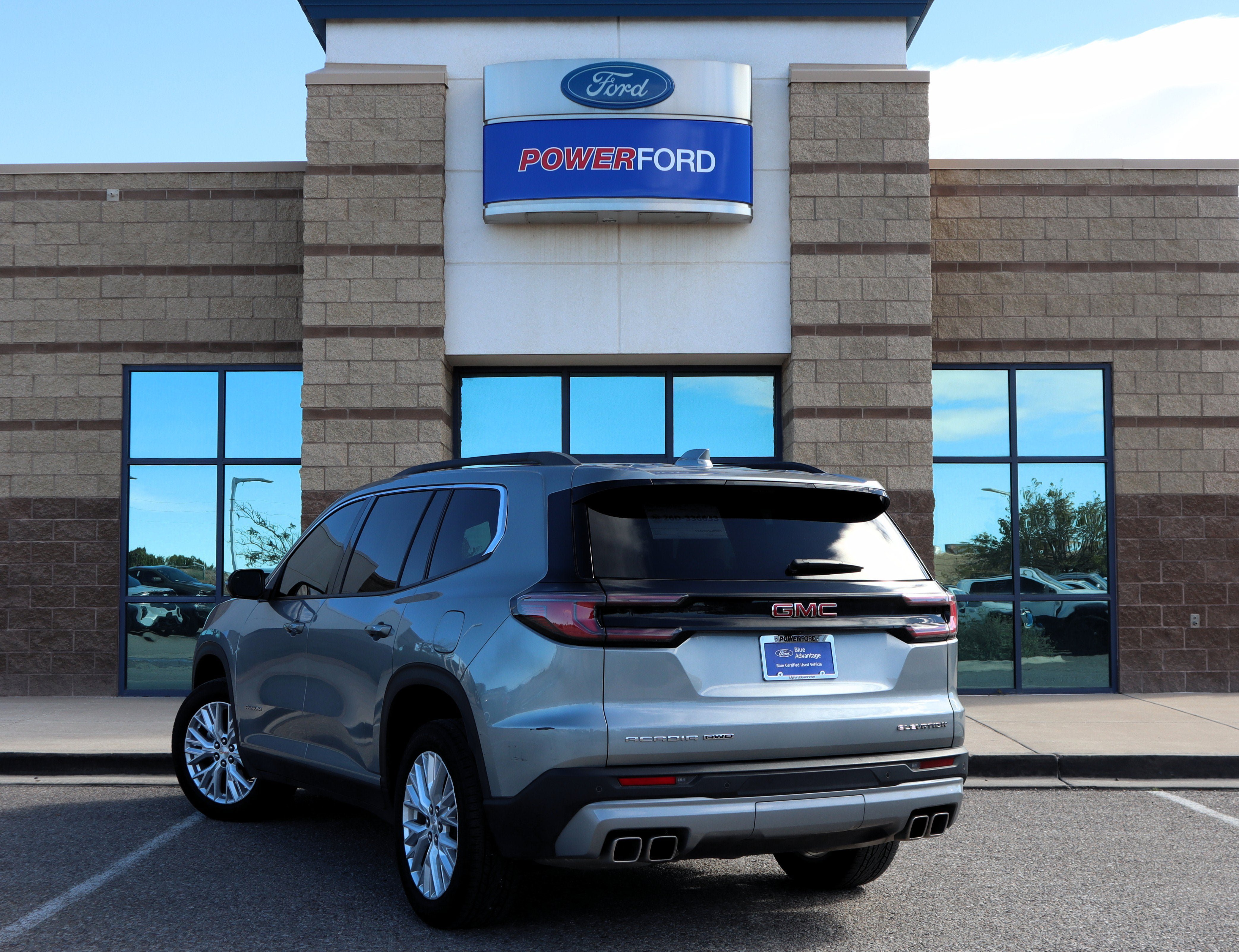 Used 2026 GMC Acadia Elevation w/ Elevation Premium Package AWD/4WD image 8